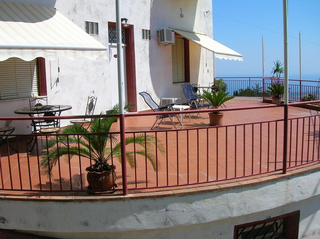 Al Villino Sunshine In Villa Con Piscina Ed Idromassaggio SantʼAlfio Zimmer foto